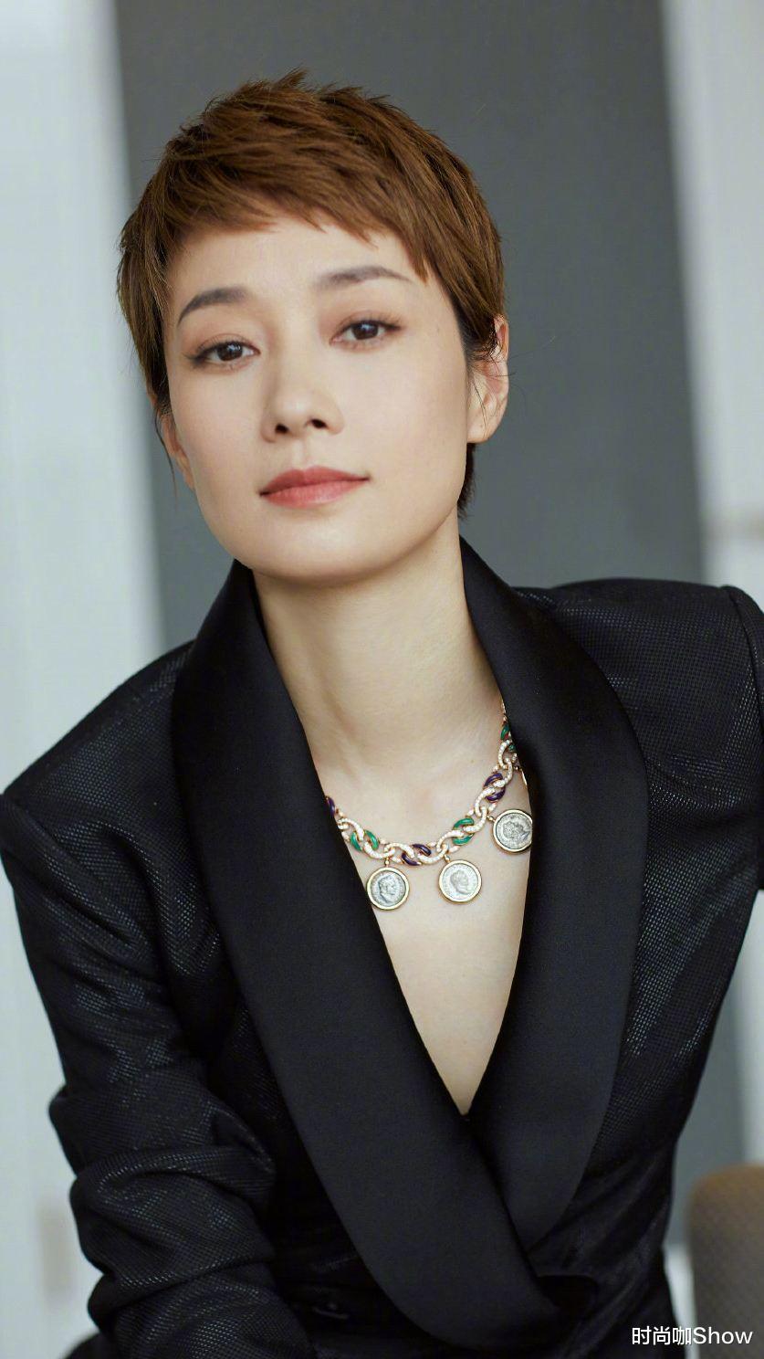 发型 40岁+的女人别总留长发,推荐这5款发型,气质又减龄