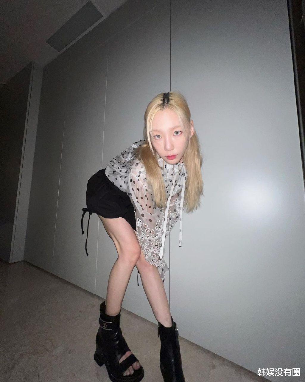 金泰妍|少女时代金泰妍晒“LV皮靴”,瘦成竹竿腿、纸片人