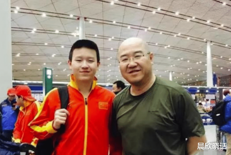 英达|宋丹丹英达离婚25年后，夫妻二人差距天差地别，两儿子也是如此