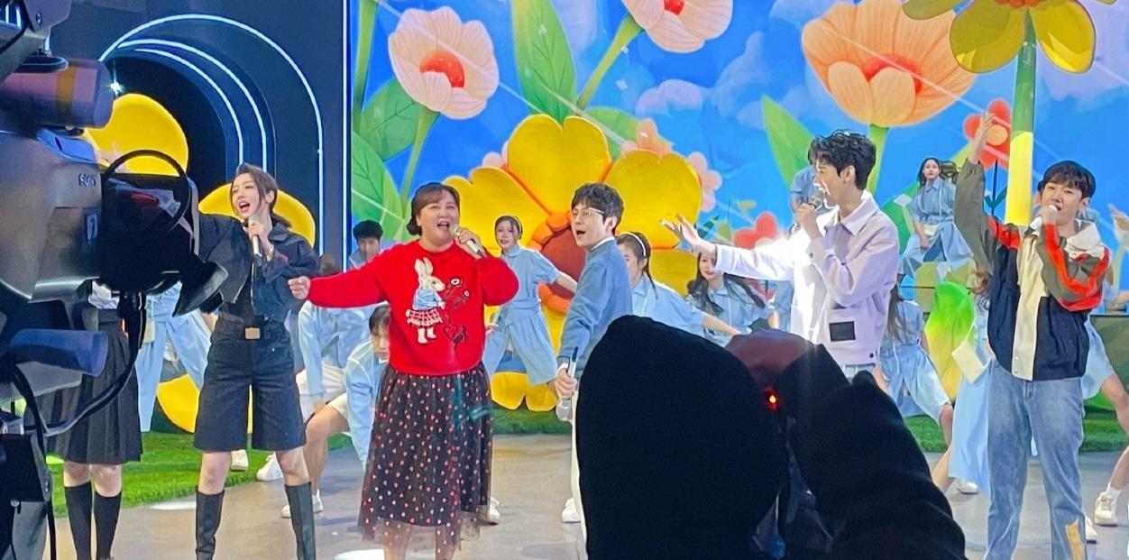 你好星期六|龚俊贾玲飞行《你好星期六》，两位当红艺人，可以带起收视率？