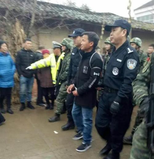 1996年,13岁儿子目睹母亲被杀,参军强身,22年后毙杀仇家3人