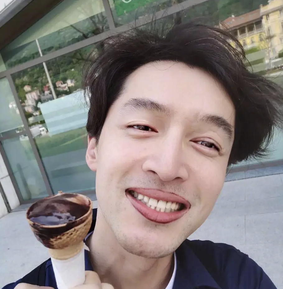 胡歌|胡歌问:我能当孩子的舅舅吗?罗晋连忙拒绝,理由让网友笑翻了