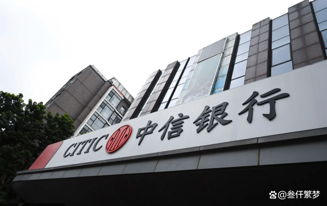 小伙莫名其妙背负百万贷款,老父亲帮其还债一年后发现是银行搞鬼