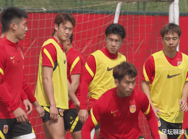 点球|2-1变0-1！中国国奥遭遇主场哨，裁判拒给点球，下场决战卫冕冠军