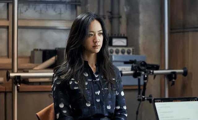 汤唯|汤唯晒一家三口合照,女儿坐中间挽爸妈手臂显温馨,力破离婚传闻