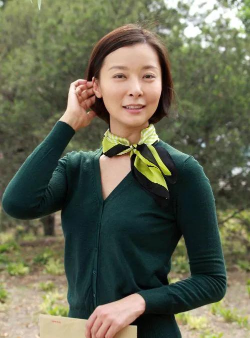 柯蓝|演员柯蓝，经历4段感情，为何50岁还是单身，她究竟在追求什么？