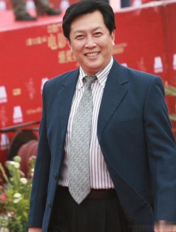 唐国强|唐国强:疑似定居美国,本人未出面回应,目前还是国家一级演员!