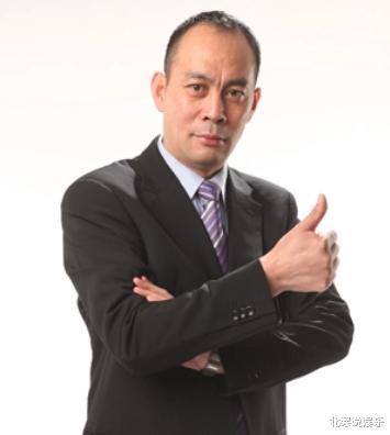 冯远征|众戏骨坐大巴去开会!成龙一头黄发,冯远征好精瘦,张光北脸发福