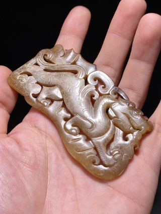 和田玉籽料|汉 和田玉籽料沁色 游丝毛雕 瑞兽纹 玉珮 挂件