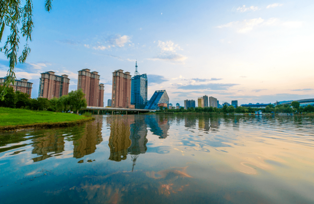 |江西有个小城市，坐拥世界最大硅灰石矿，还有众多旅游景区