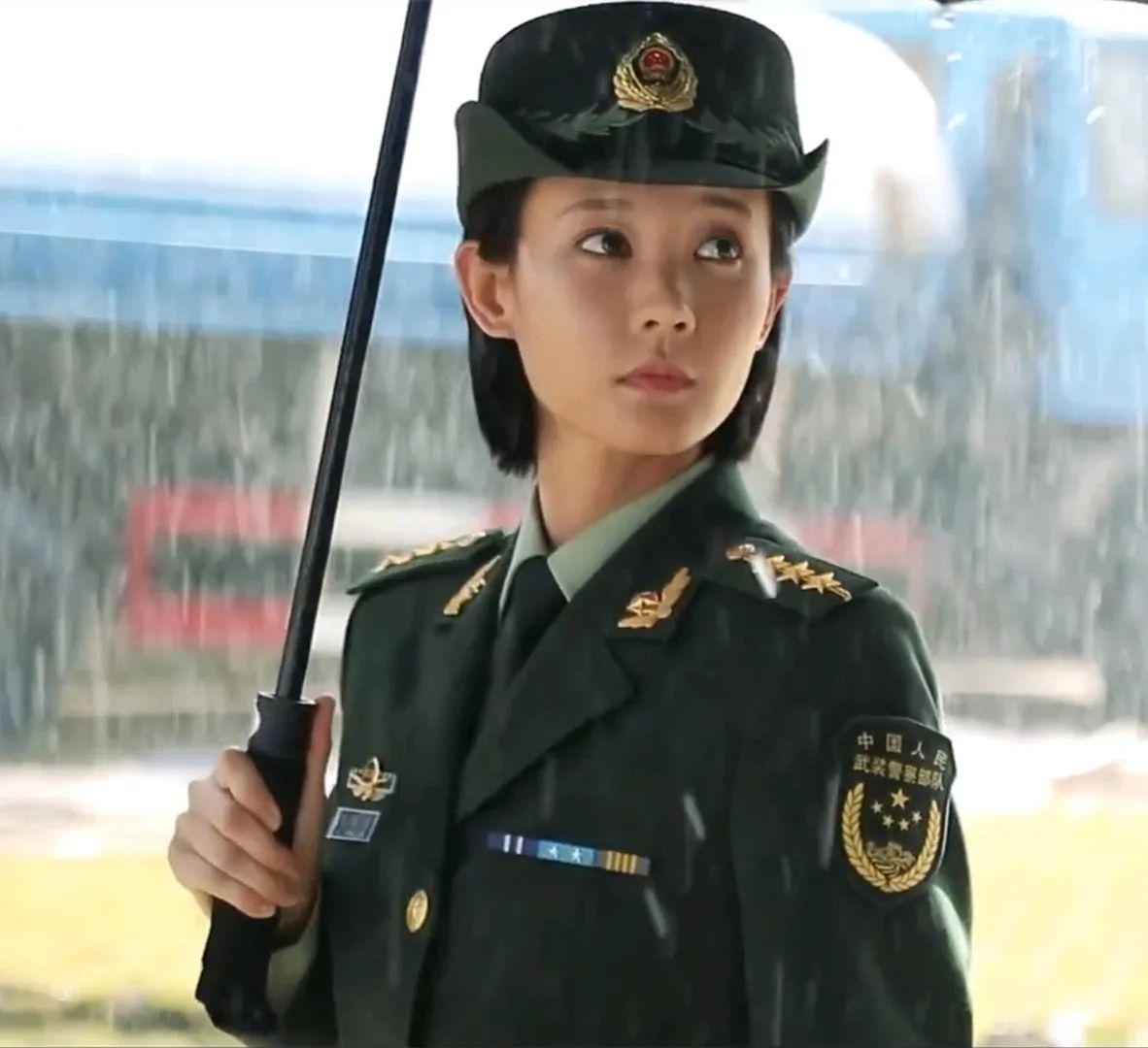 特战荣耀|《特战荣耀》：掴了多少“摆拍”女明星的脸？让你们看看啥叫女兵