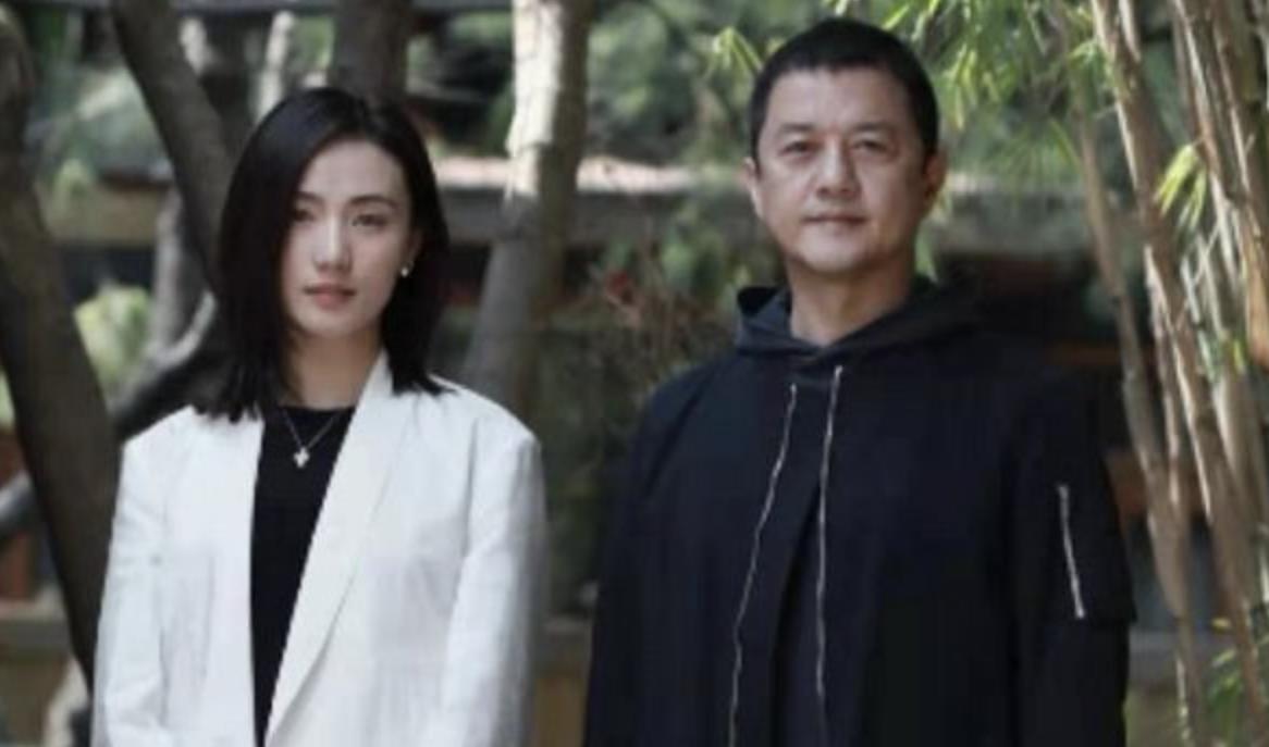 李亚鹏|李亚鹏承认与小19岁女友再婚，新娘系彝族模特，交往2年修成正果