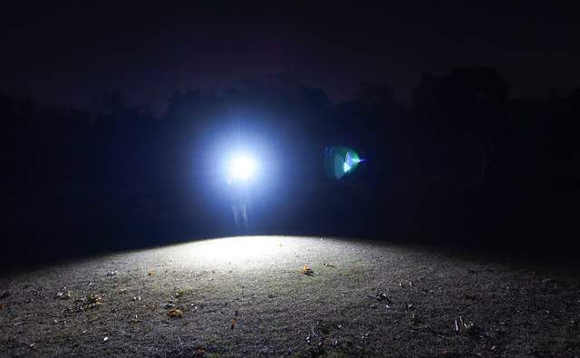 电池|你离高性能泛光手电只差一步,纳丽德便携式手电E52C