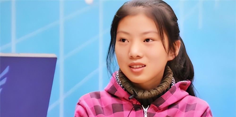 2011年,南昌12岁女孩火灾中勇救15条人命,57岁大叔跪谢救命恩人