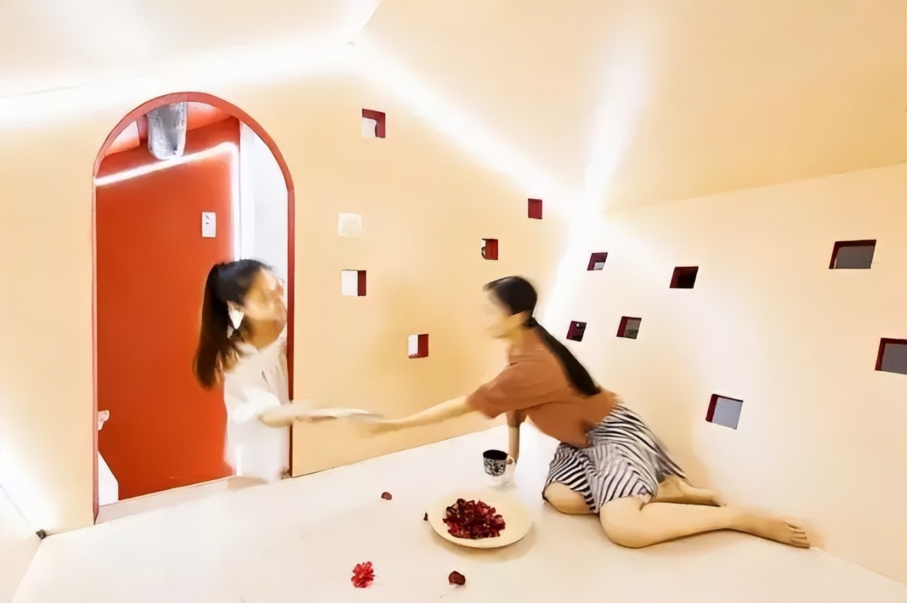 为了让儿子结婚,老爸爆改33㎡老公房,变4层空中别墅,太牛了