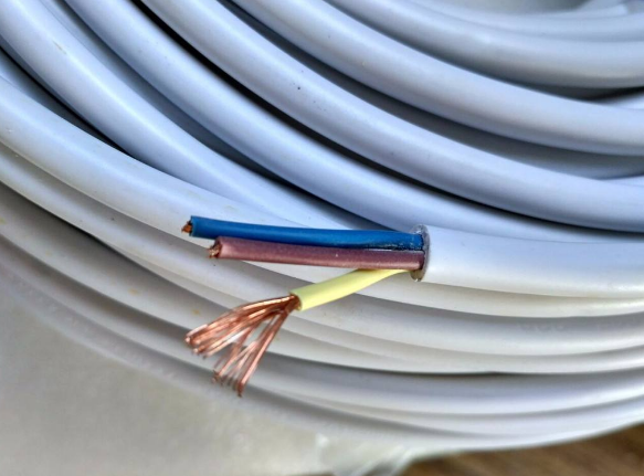 新房电线选2.5平方还是4平方？多亏老电工提醒，差点选错了