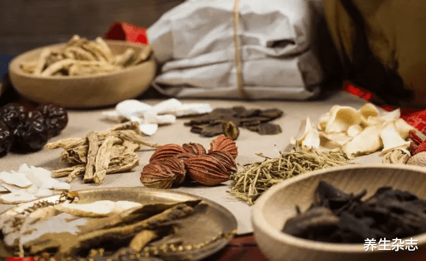 甲状腺|卫生组织呼吁：停止使用“1热水壶”，或钻空甲状腺，重金属中毒，趁早扔