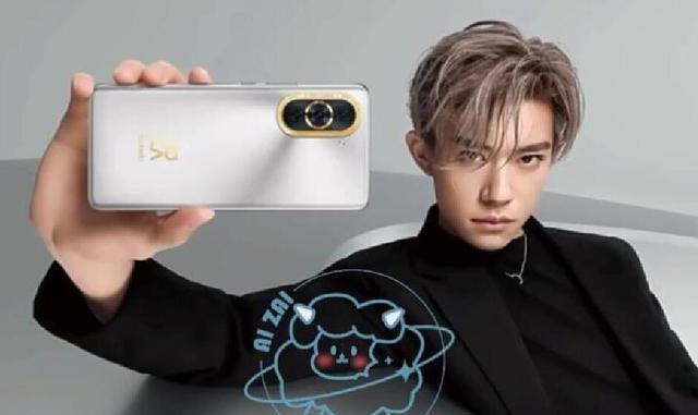 易烊千玺|代言不受影响！易烊千玺风波后首曝语音谈“成长”：做自己的主角