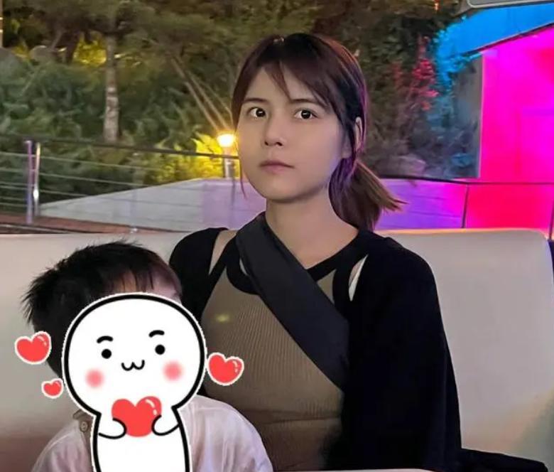 苏醒|苏醒被曝出轨!夜会美女亲密拥抱,小11岁娇妻曾发文暗示离婚