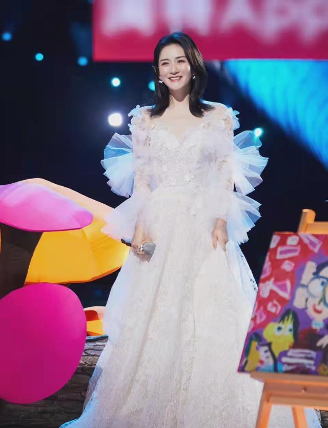 谢娜|谢娜《浪姐3》路透,评论区翻车:不期待!路人缘这么差?