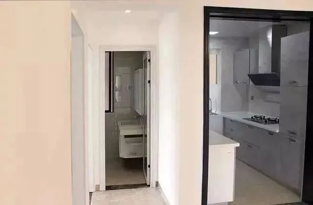 我家新房硬装完工了,头一次这么装电视墙,没想到都夸上档次!