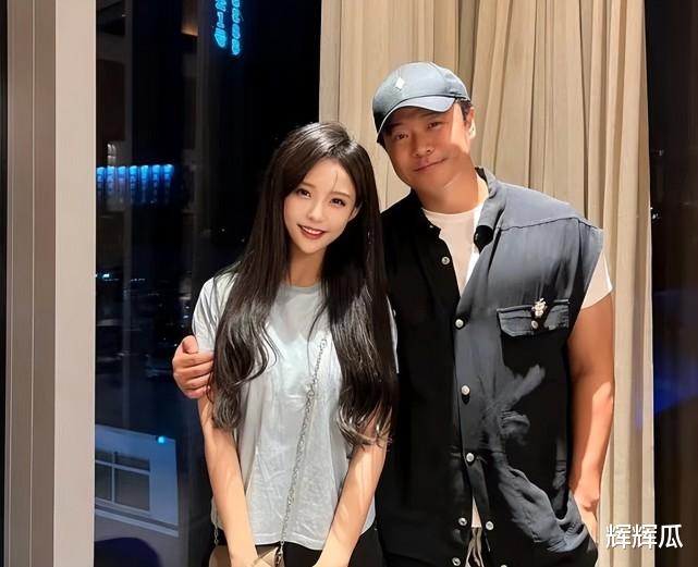 陈思诚|陈思诚新恋情曝光,对方年轻貌美不输佟丽娅