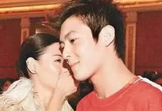 谢霆锋|谢霆锋儿子谢振轩,曾被调侃长得像陈冠希,如今网友可以闭嘴了