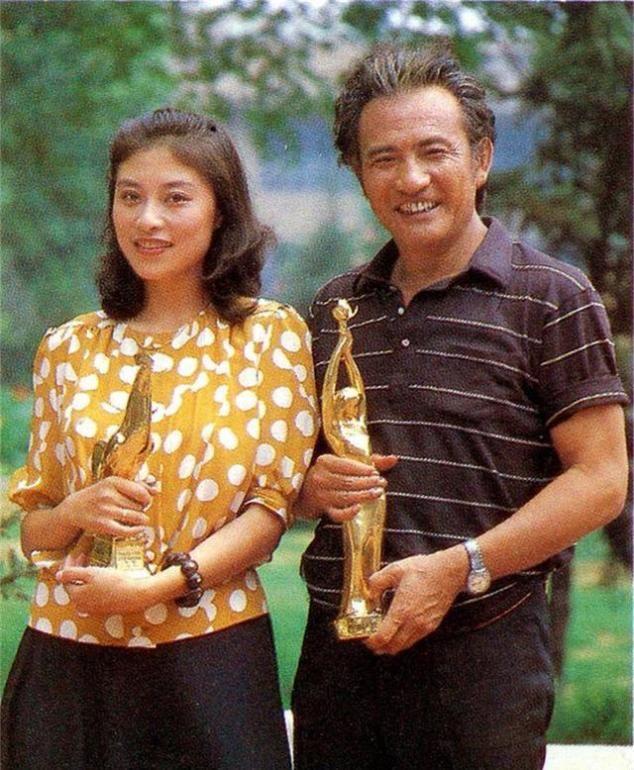 岳红|影后岳红：因春晚爆红，怀孕5个月被抛弃，离婚30年至今单身