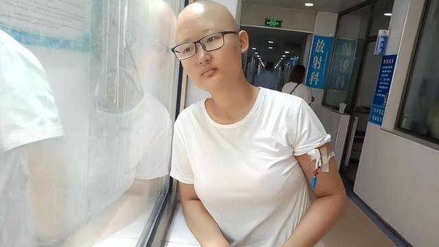 河北少女李明馨7年花200万抗癌，亲友劝放弃，怒道：我凭啥就该死