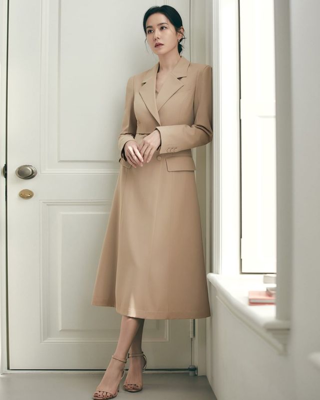 穿衣搭配|准新娘孙艺珍时尚大片太绝美！穿西装裙变身霸气女总裁，状态佳