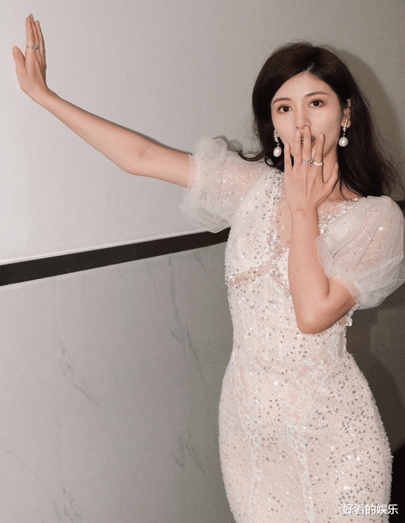 李思思|孔汝淳陷“假货”风波后，被扒广告报价5.5W一条，难怪不舍得退网