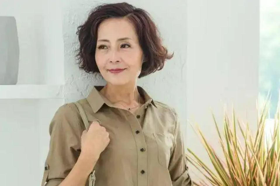 姐姐 50岁女人比同龄人更显老怎么办?日常做好这4点,从大妈变姐姐