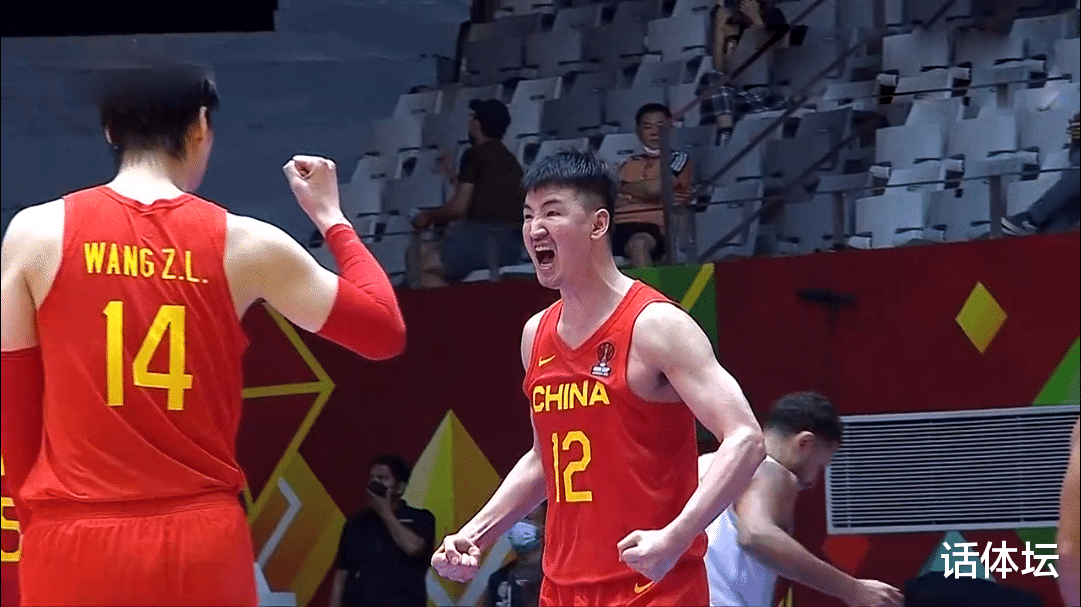 中国男篮|杜锋急了！男篮血性1战，2分钟罚下2员大将，央视：肘击都不吹！