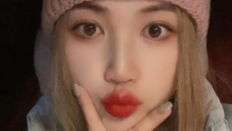 马蓉|马蓉离婚7年罕曝近况，在豪宅养萌宠打扮艳丽，独自带娃自称幸福