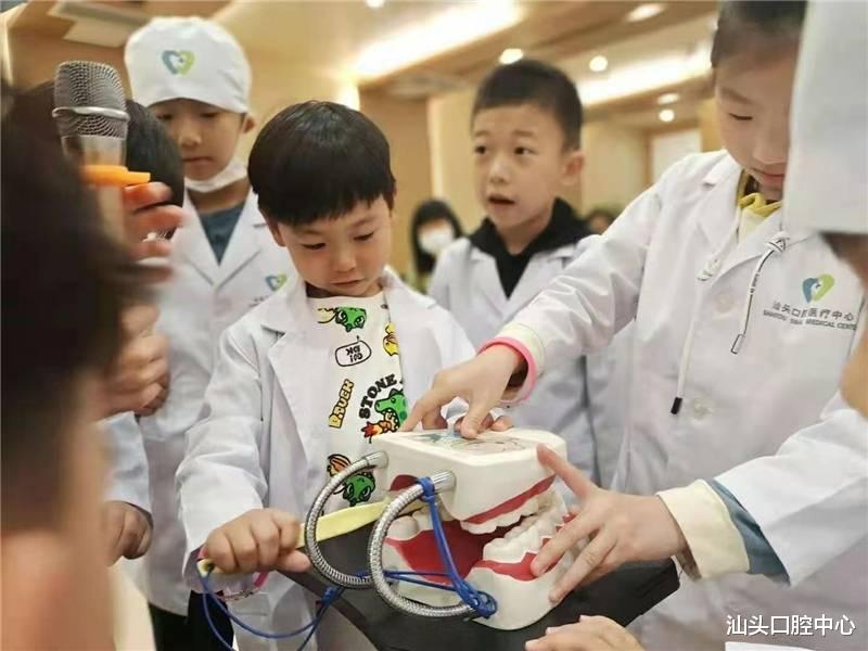口腔健康|指导儿童养成刷牙好习惯!汕头口腔医疗中心开展儿童口腔健康教育活动