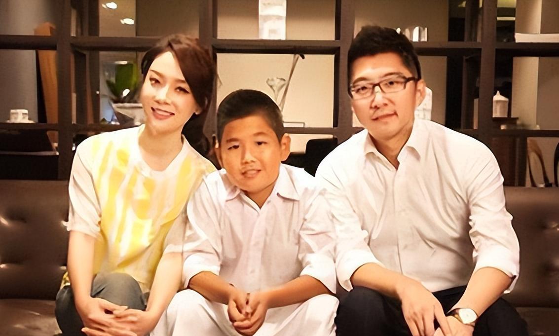 一进门就当后妈，富豪丈夫多次被曝婚外情，结婚14年陈数图什么？