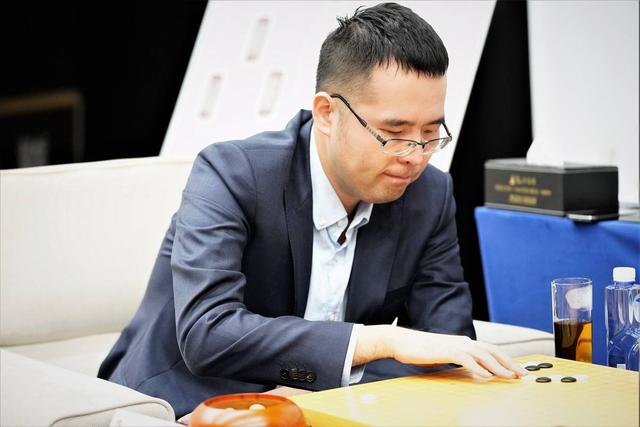 杨鼎新|完胜杨鼎新！3战2胜将杨鼎新送出局！LG杯申真谞会2: 1杨鼎新吗？