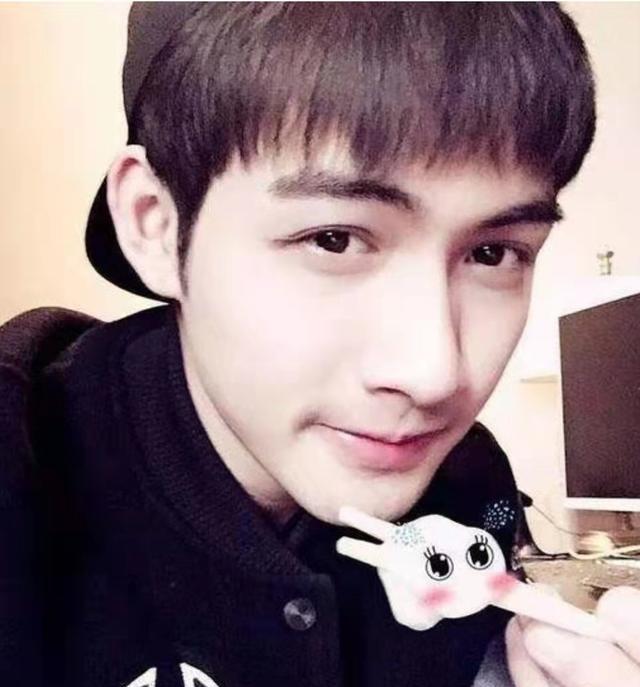 参观张彬彬住的豪宅，生活中很喜欢小动物，房子装修富有爱心