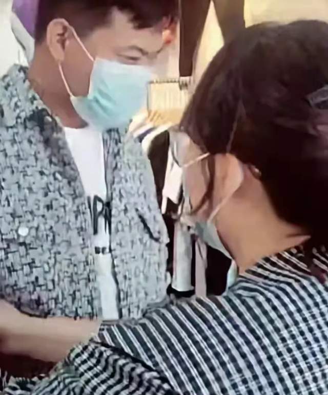 姐姐|徐剑锋认亲回家后，姐姐姐夫给弟弟买新衣服，生母离世成永久遗憾