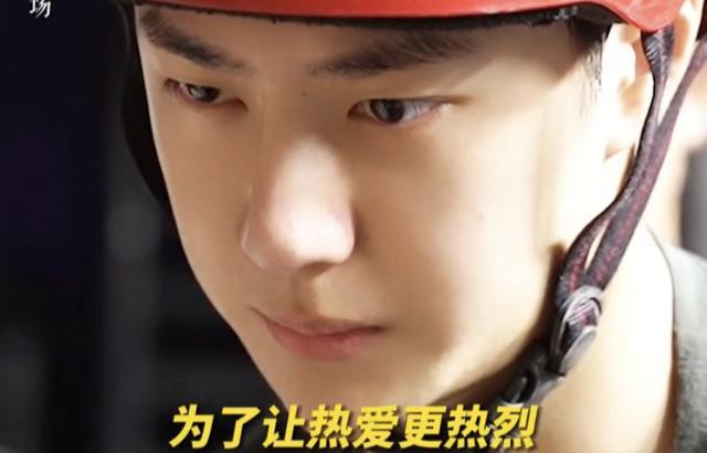 王一博|王一博转头花絮引争议,制片人下场回怼黑粉,看不懂别瞎说