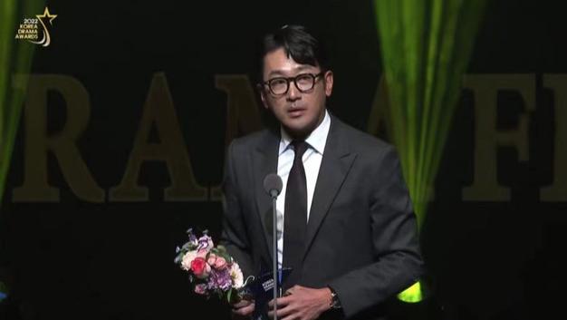 电视剧|河正宇出道19年，首夺韩国电视剧大奖，全昭旻获得优秀女演员奖