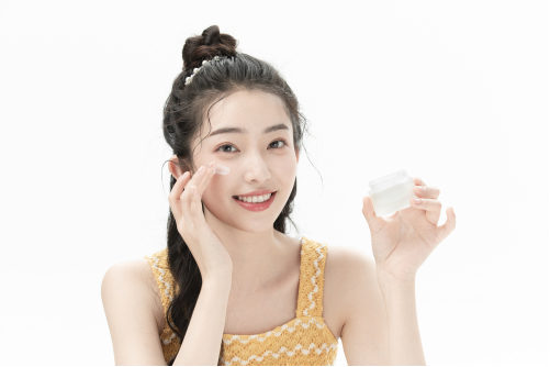 运动 同为化妆品，为什么彩妆要卸妆而水乳精华不用？