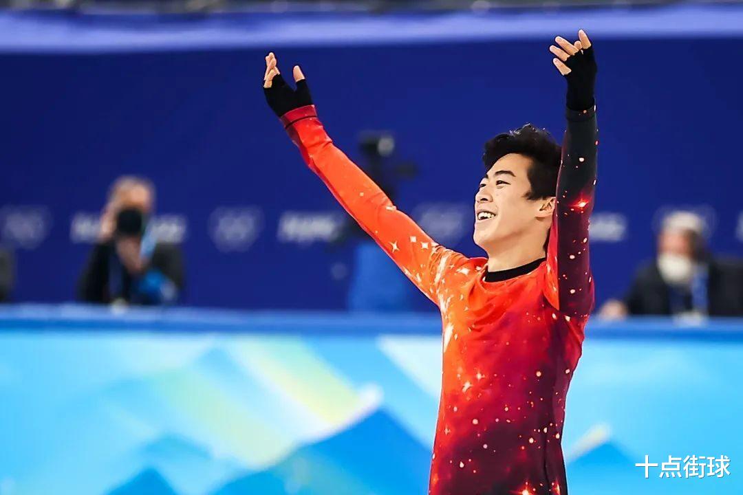 美国队|华裔冠军回美国成节目座上宾，谈自豪时刻：身披美国国旗戴金牌！