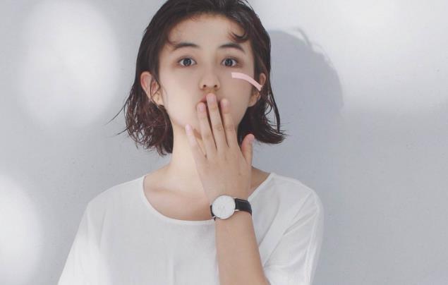 张子枫|张子枫在机场现身,恋情风波后瘦了20斤