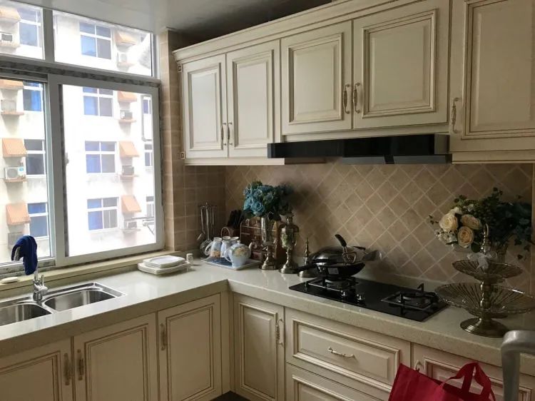 婆婆装的简欧婚房,老公带我看了效果,确实是个惊喜