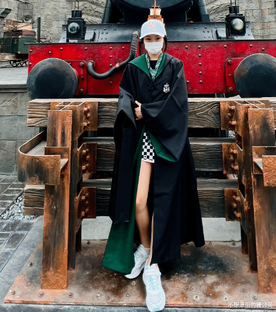 吴尊|吴尊带一双儿女旅游，NeiNei和max长相太像爸妈，姐弟同框颜值高