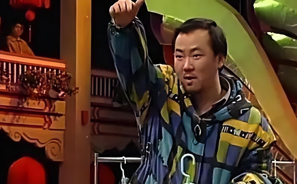 牛莉|牛莉：24岁嫁给“圈外人”刘亚东，婚后生三子，结婚25年恩爱如初