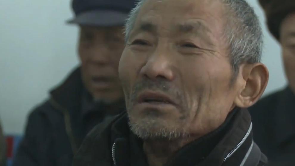 七旬老人亲手杀死儿子 236名村民却联名求情 背后真相让人泪目