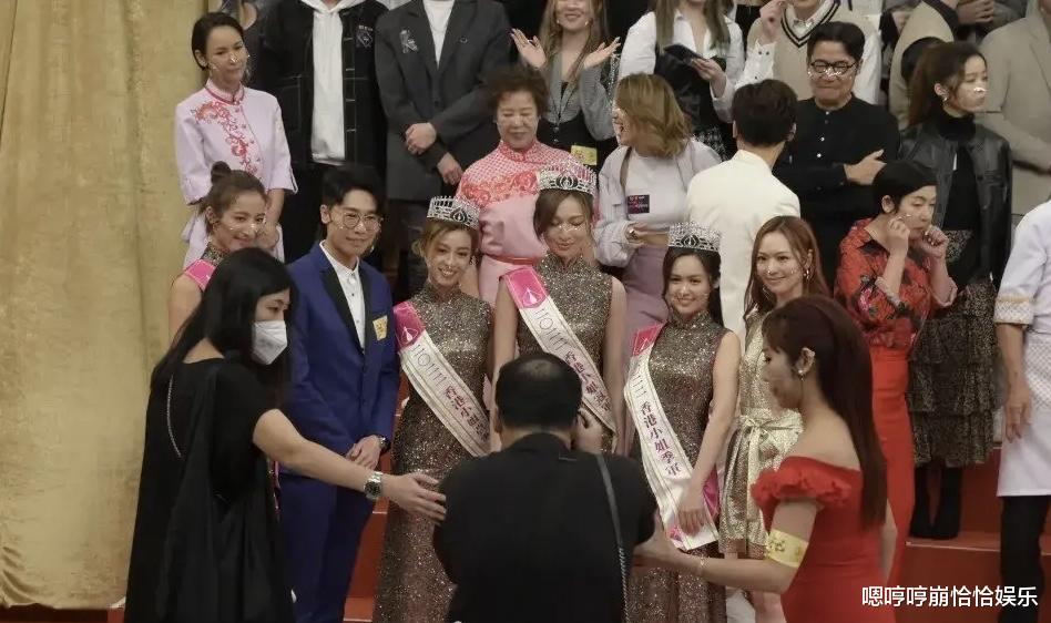 台庆|TVB台庆亮灯仪式的大合照,站位太有讲究了!