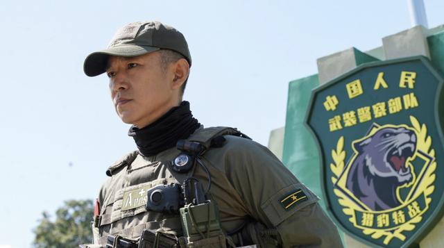 高鑫|高鑫饰演《特战荣耀》猎豹队长气质大变样,终于不再“窝囊”了